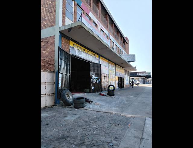 991M² BUSINESS CENTRE FOR SALE IN ALBERTON NORTH